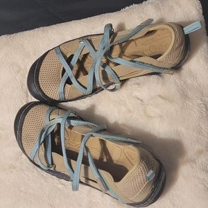 J-41Beige J41 Jeep Adventure Women's Strap On Sports SneakersSize: US 8.5 R